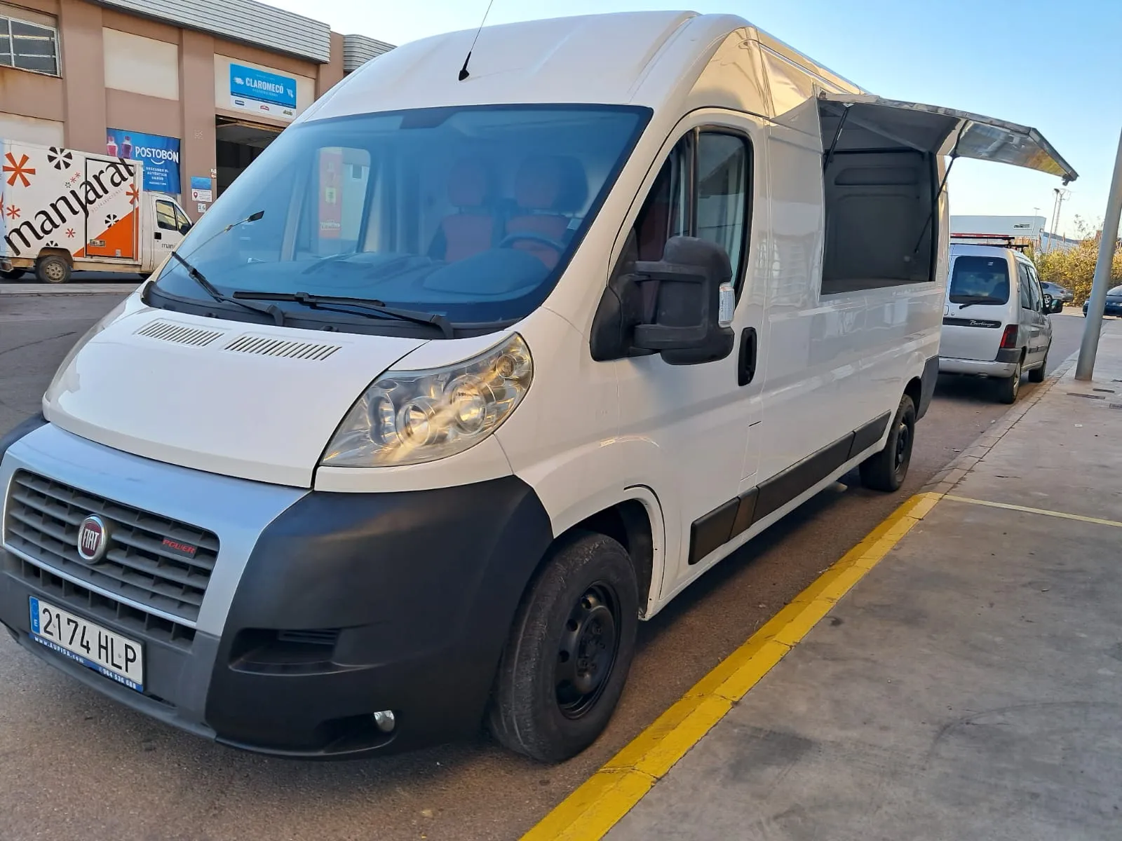 Exterior Fiat Ducato Food truck Homologada 1 - Alquiler en España