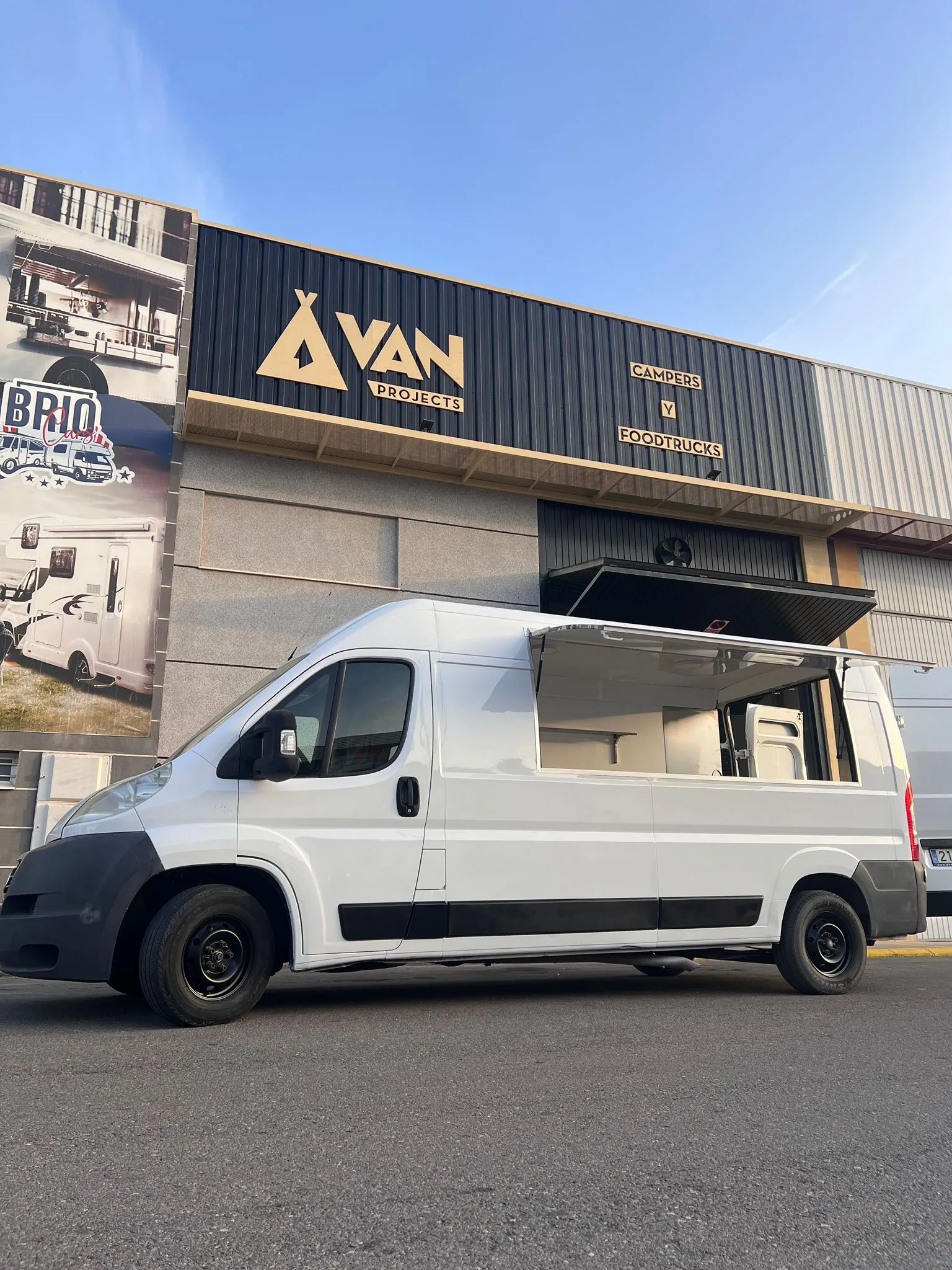 Exterior Fiat Ducato Food truck Homologada 2 - Alquiler en España